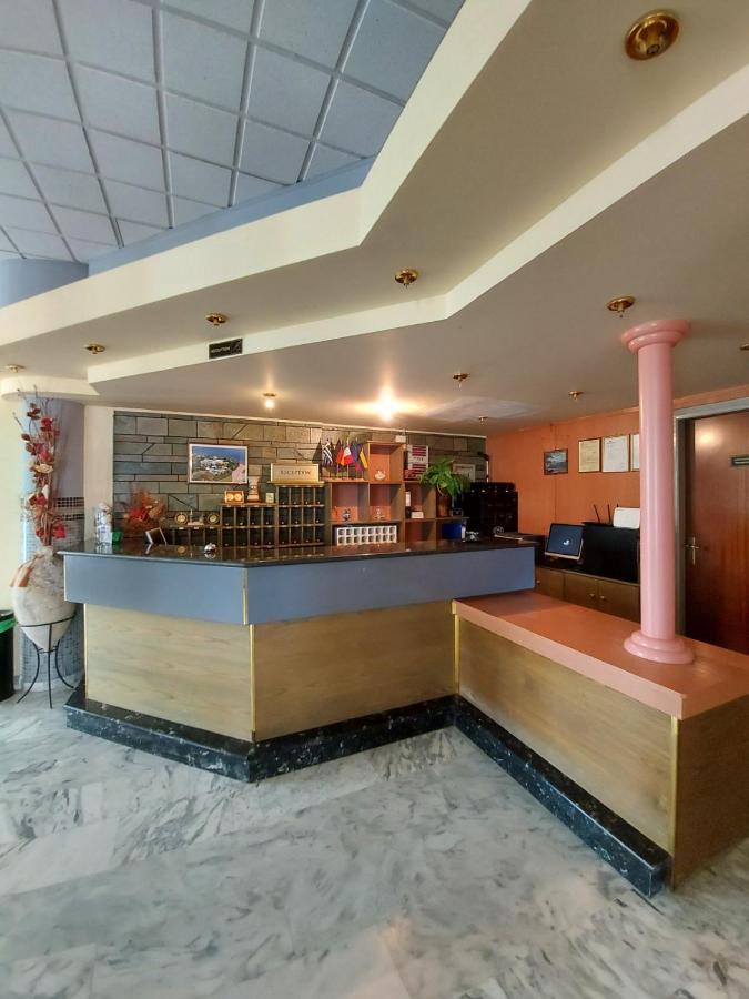 Batis Hotel Livanatai Exterior photo