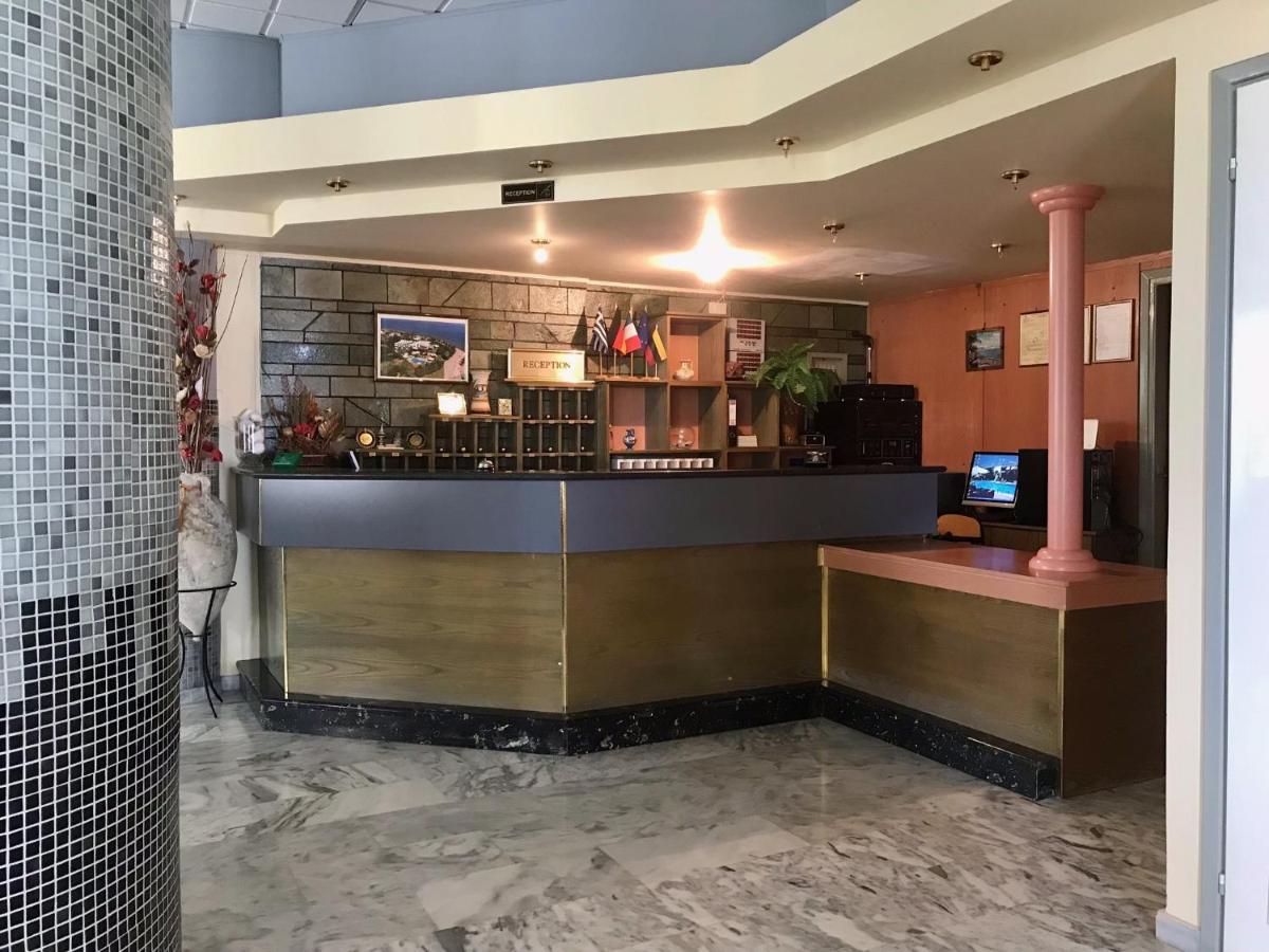 Batis Hotel Livanatai Exterior photo